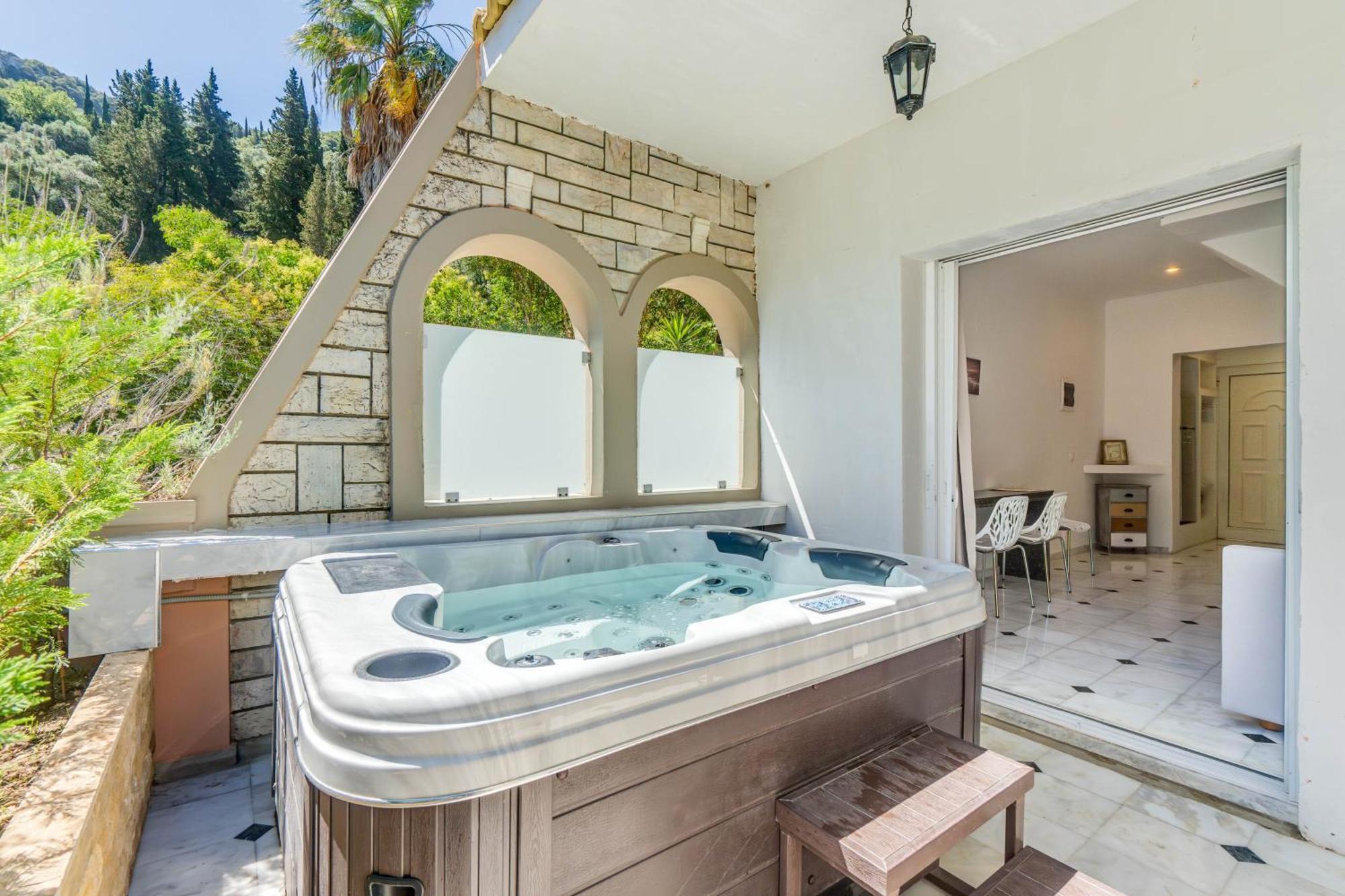 Doliva Anthi Private Jacuzzi